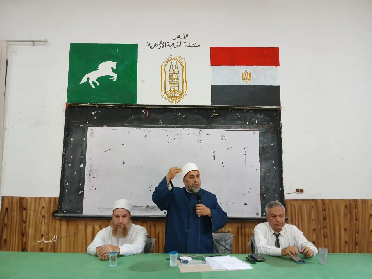 الجنيدي يبحث جاهزية المنطقة لبدء تصحيح مواد الشهادة الثانوية للدور الأول الجنيدي يبحث جاهزية المنطقة لبدء تصحيح مواد الشهادة الثانوية للدور الأول