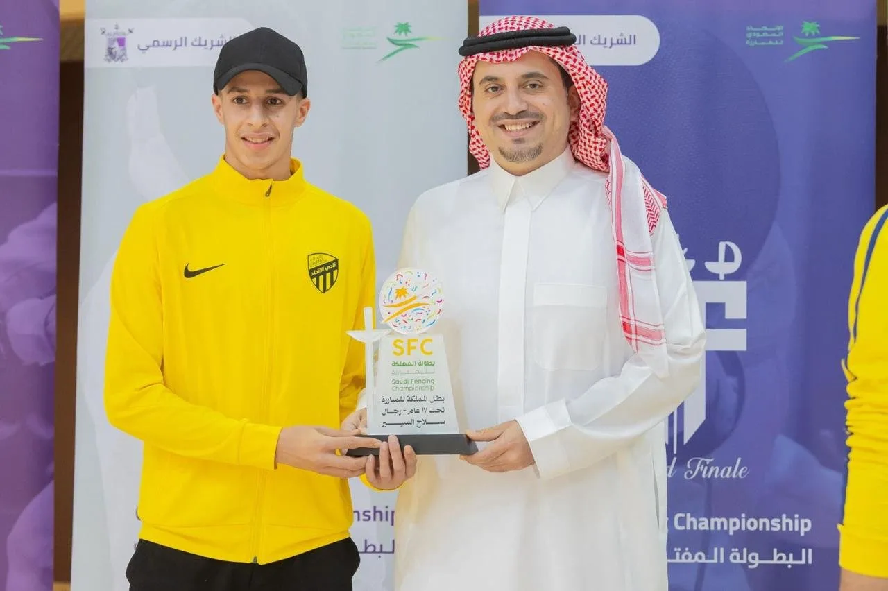 بن جلوي يكرم الفائزين في البطولة المفتوحة للمبارزة بن جلوي يكرم الفائزين في البطولة المفتوحة للمبارزة