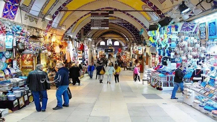 تحذيرات اقتصادية تتصاعد أثناء اجتماعات أزمة لقيادة النظام الإيراني: دلائل على انهيار قريب.