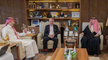 بن جلوي يلتقي برئيس الاتحاد العالمي للترايثلون