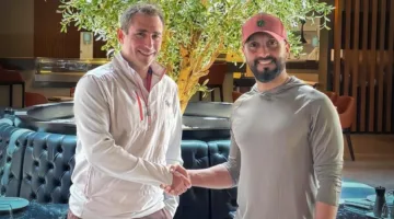 جولف السعودية تكشف عن اتفاق استراتيجي مع فايف آيرون جولف لتعزيز شعبية رياضة الجولف في المملكة.
