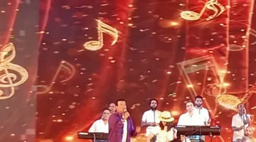 إيهاب توفيق يشعل حماس مهرجان الأوبرا الصيفي في الإسكندرية.
