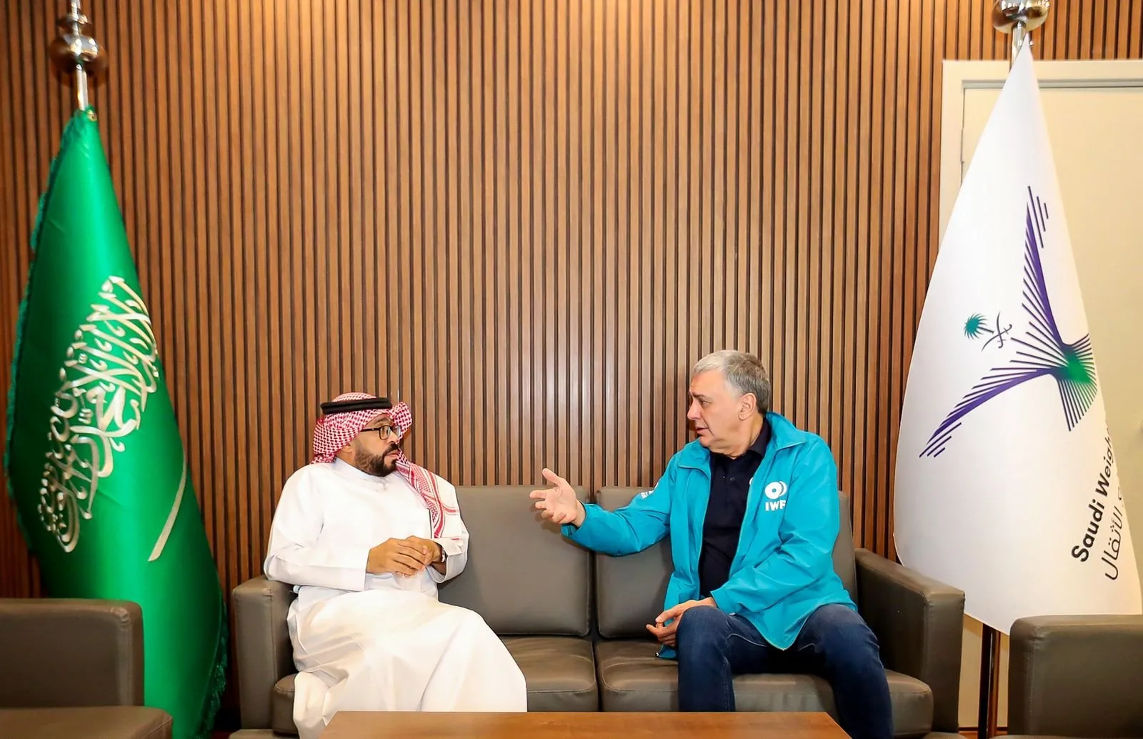 الحربي يناقش مع الأمين العام للاتحاد الدولي سبل تعزيز رياضة رفع الأثقال في آسيا الحربي يناقش مع الأمين العام للاتحاد الدولي سبل تعزيز رياضة رفع الأثقال في آسيا