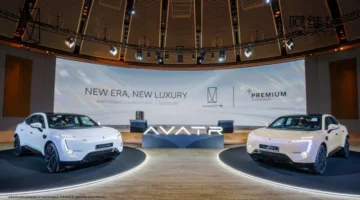 إطلاق أفاتر ١١ E R E V في سنغافورة بسعر ابتداءً من ٢١٧٧٠٠ دولار أمريكي، مما يعادل خمسة أضعاف سعرها في الصين.