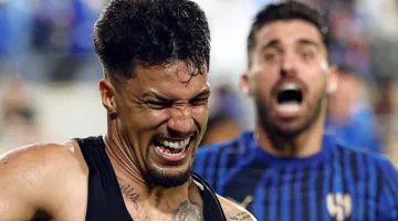 عجائب كانبينغ وورلد: قائد العرب يهزم بطل العالم في مباراة كروية تاريخية