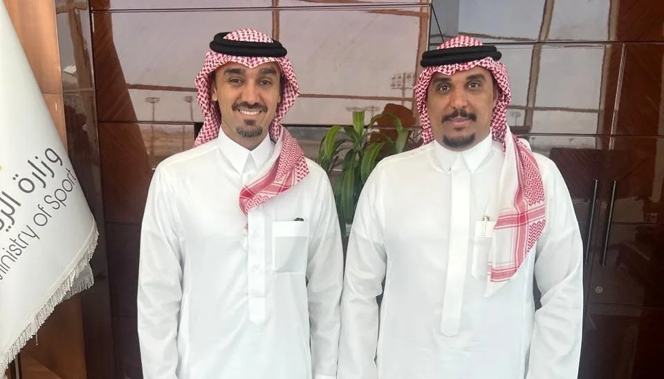 وزير الرياضة يلتقي برئيس نادي الجيل وزير الرياضة يلتقي برئيس نادي الجيل