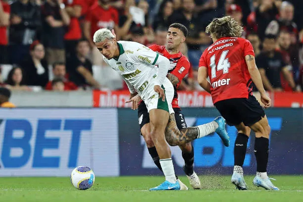 روما يغري نجم بالميراس بعرض قدره 30 مليون يورو