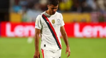 «أشار إلى معاناته من إصابة».. جوارديولا يوضح سبب تبديل رودري أمام الهلال