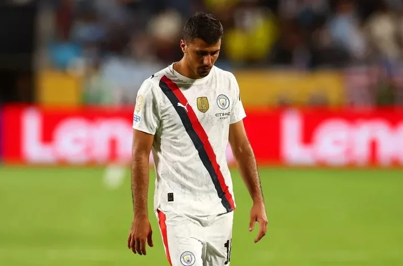 «أشار إلى معاناته من إصابة».. جوارديولا يوضح سبب تبديل رودري أمام الهلال
