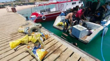 محميات البحر الأحمر ومجموعة من الجهات تنظم حملة لتنظيف الشواطئ وأعماق البحر في الغردقة