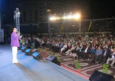 أكثر من 4 آلاف شخص يحضرون انطلاق فعاليات المهرجان الصيفي للأوبرا في استاد الإسكندرية أكثر من 4 آلاف شخص يحضرون انطلاق فعاليات المهرجان الصيفي للأوبرا في استاد الإسكندرية