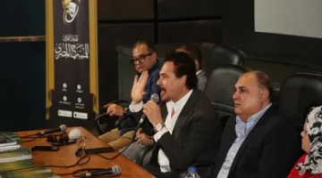 مهرجان المسرح المصري: محمد رياض يؤكد تحقيق نجاح في تجاوز المركزية المسرحية والوصول إلى مختلف المحافظات.