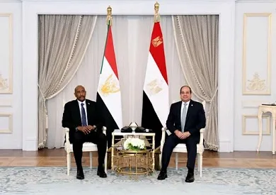السيسي يتباحث مع البرهان حول مستجدات الأوضاع في السودان والتعاون المشترك لتعزيز الأمن الإقليمي.