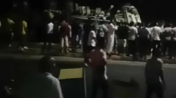 قلاب شاحنة محملة بمواد خرسانية في سفاجا.. جهود لإنقاذ السائق.
