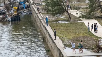 فيضانات تكساس: العدد الإجمالي للقتلى يصل إلى 43، بينهم 15 طفلاً، والجهود مستمرة للبحث عن عشرات المفقودين.
