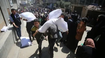 مخدرات في الدقيق.. فلسطيني يكتشف حبوبًا مخدرة داخل كيس المعونات الأمريكية – الإسرائيلية.