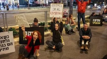 آلاف الإسرائيليين ينظمون مظاهرات للمطالبة بالإفراج عن جميع الرهائن المحتجزين في غزة