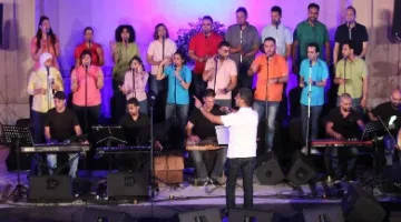 بانوراما ذكرياتنا الجميلة تبرز مشاعر الشوق إلى الماضي على المسرح الخارجي في الأوبرا