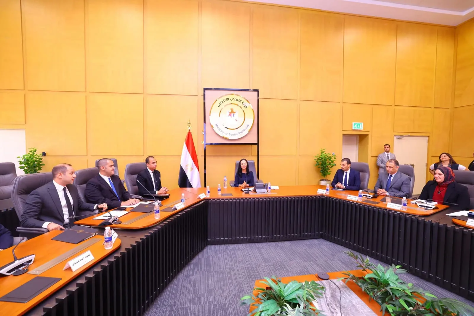 وزيرة التضامن ترأس اجتماع اللجنة العليا للأسر البديلة وتكرّم أعضائها تقديراً لجهودهم وزيرة التضامن ترأس اجتماع اللجنة العليا للأسر البديلة وتكرّم أعضائها تقديراً لجهودهم
