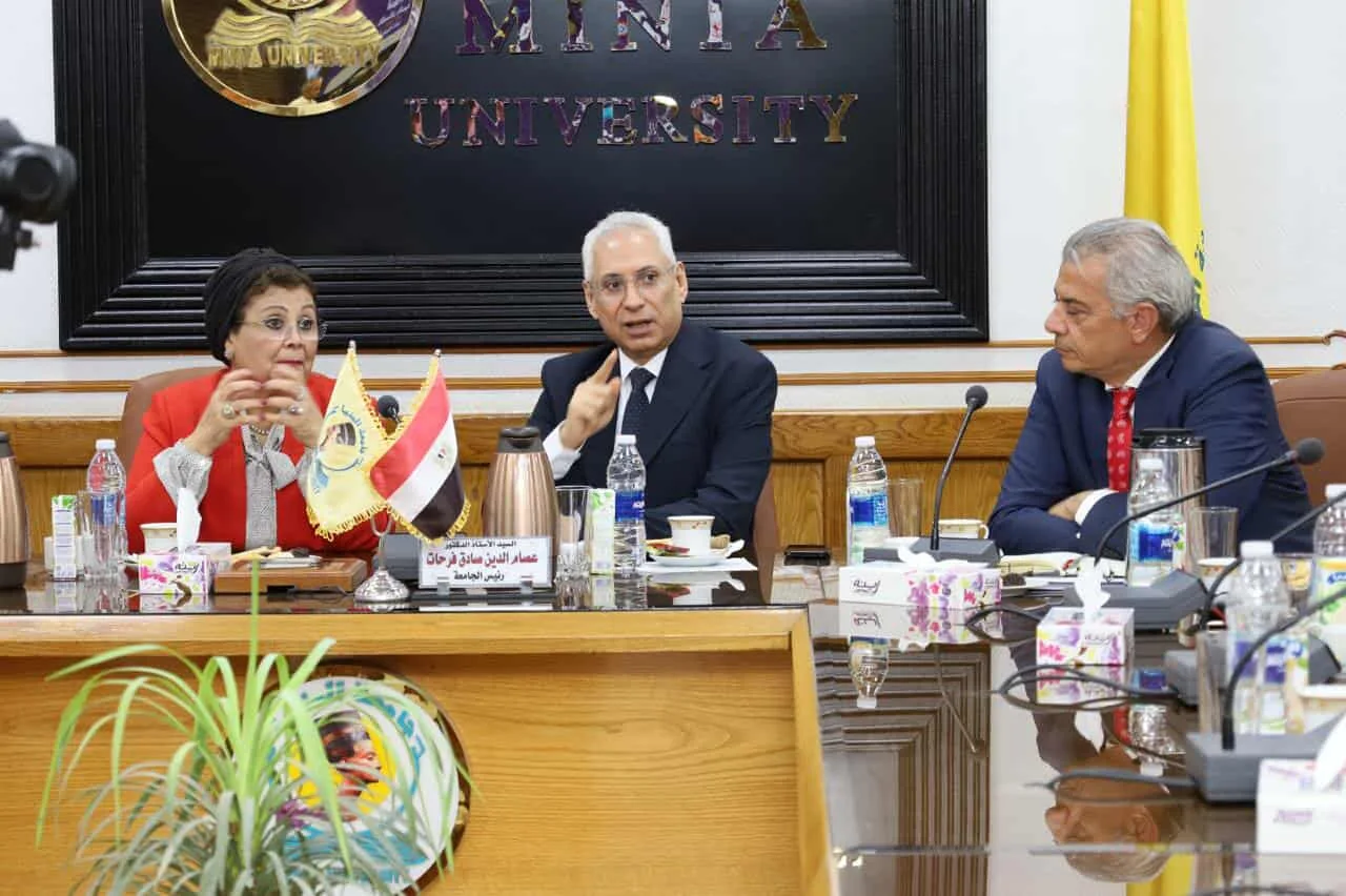 رئيس جامعة المنيا يناقش مع نائب وزير الصحة آليات التعاون لتنفيذ مبادرة الألف يوم الذهبية