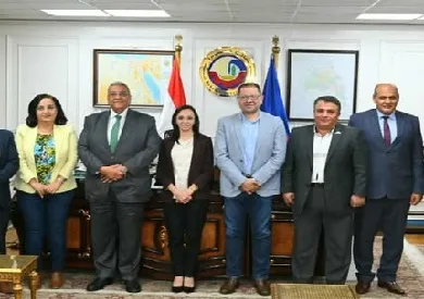 محافظ البحيرة: تحديث وسط رشيد يعزز رؤية تحويل المدينة إلى متحف مفتوح. محافظ البحيرة: تحديث وسط رشيد يعزز رؤية تحويل المدينة إلى متحف مفتوح.