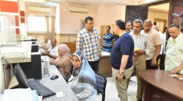 محافظ أسيوط يقوم بتفقد المركز التكنولوجي في منفلوط للتأكد من جودة الخدمات وسرعة الاستجابة