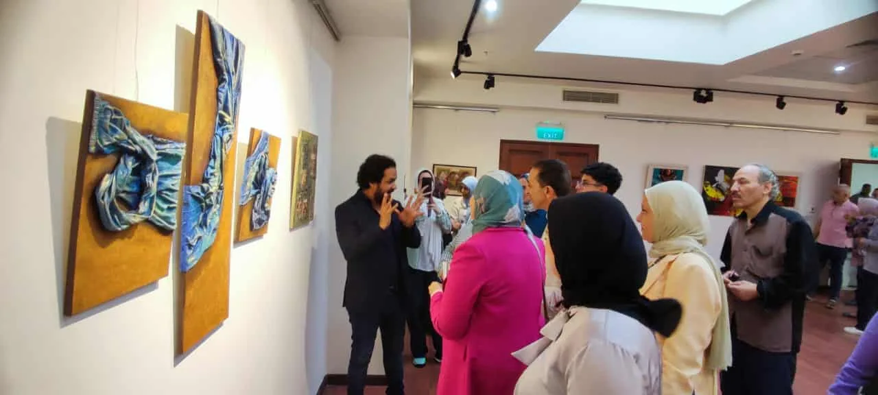 24 عملًا فنيًا عن الذات والهوية.. افتتاح معرض شخصي في قصور الثقافة بالبحيرة 24 عملًا فنيًا عن الذات والهوية.. افتتاح معرض شخصي في قصور الثقافة بالبحيرة