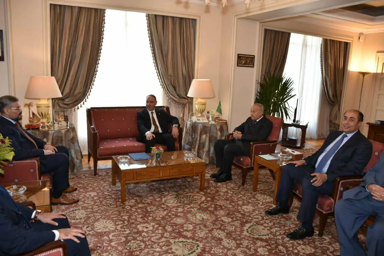 أبو الغيط يعلن استعداد الجامعة العربية لدعم الليبيين في الوصول إلى حلول ملائمة لهم. أبو الغيط يعلن استعداد الجامعة العربية لدعم الليبيين في الوصول إلى حلول ملائمة لهم.
