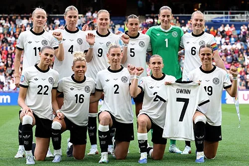 ألمانيا والسويد تتأهلان إلى ربع نهائي يورو 2025 للسيدات ألمانيا والسويد تتأهلان إلى ربع نهائي يورو 2025 للسيدات