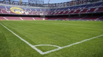 برشلونة قد يواجه فالنسيا على أرض ملعب يوهان كرويف!
