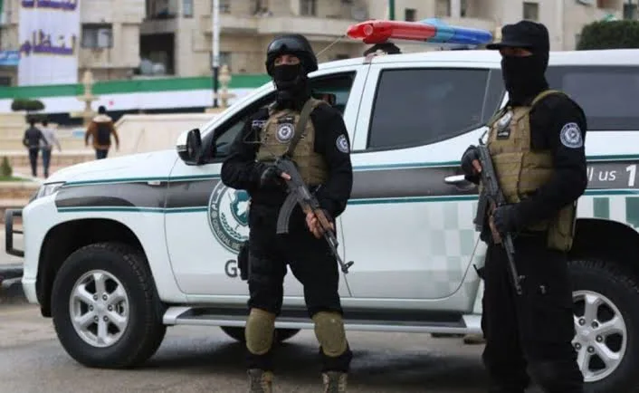 وزير الإعلام السوري: نُدرك خصوصيات كل منطقة، لكن ينبغي أن يكون السلاح حصريًا بيد الدولة. وزير الإعلام السوري: نُدرك خصوصيات كل منطقة، لكن ينبغي أن يكون السلاح حصريًا بيد الدولة.