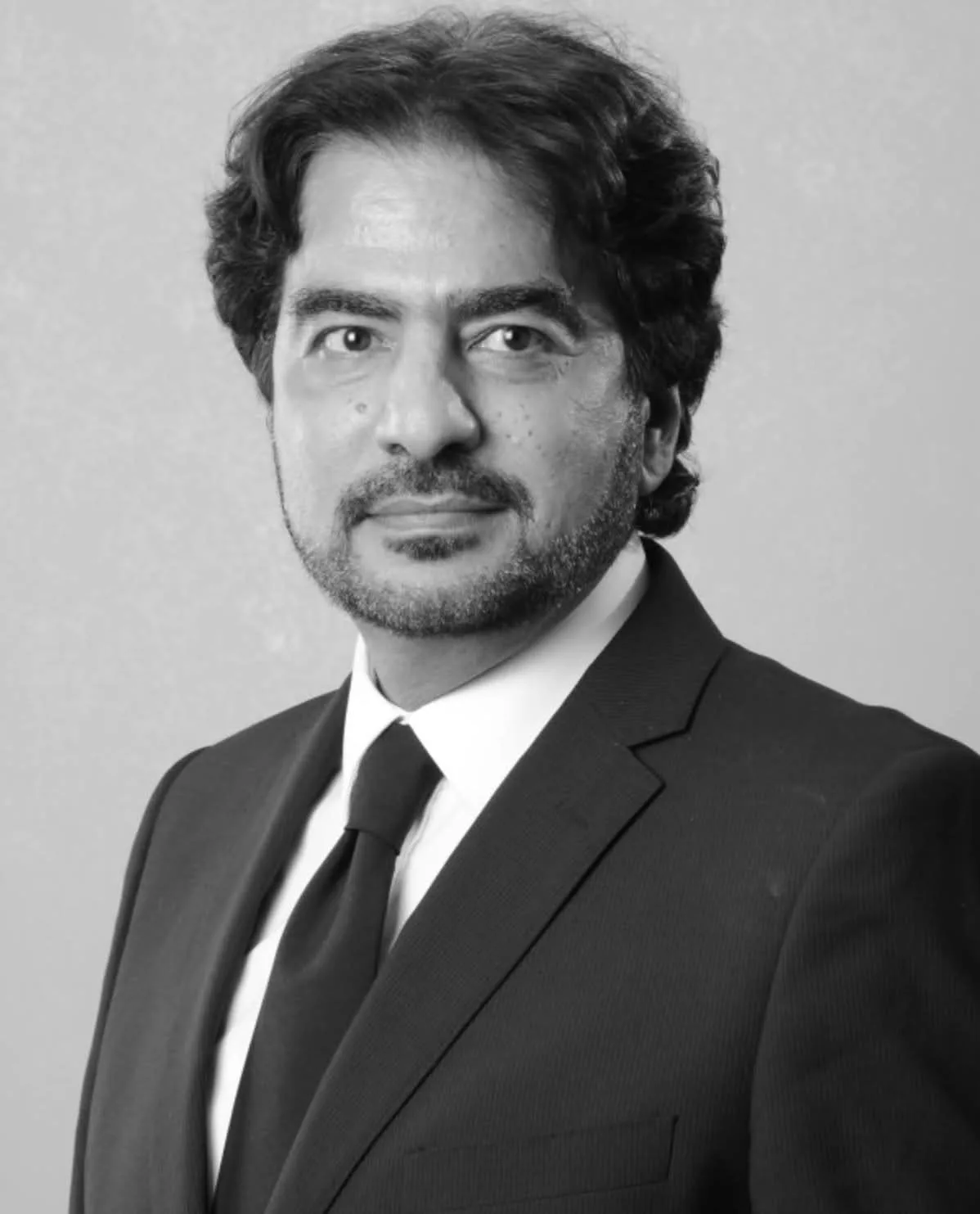 جمال عبد الناصر وقلبه المحب يهمس بصمت: “ادعوا لزيزي مصطفى.. إنها امرأة من الزمن الجميل وأم فنانة ذات أصول”.