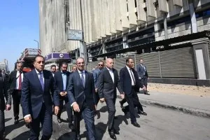 رئيس الوزراء يزور “سنترال رمسيس” ويتلقى تقريرًا من وزير الاتصالات حول استئناف الخدمات المختلفة