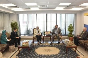 محافظ قنا يناقش مع رئيس جامعة عين شمس فرص التعاون في المجالات التنموية والعلمية محافظ قنا يناقش مع رئيس جامعة عين شمس فرص التعاون في المجالات التنموية والعلمية