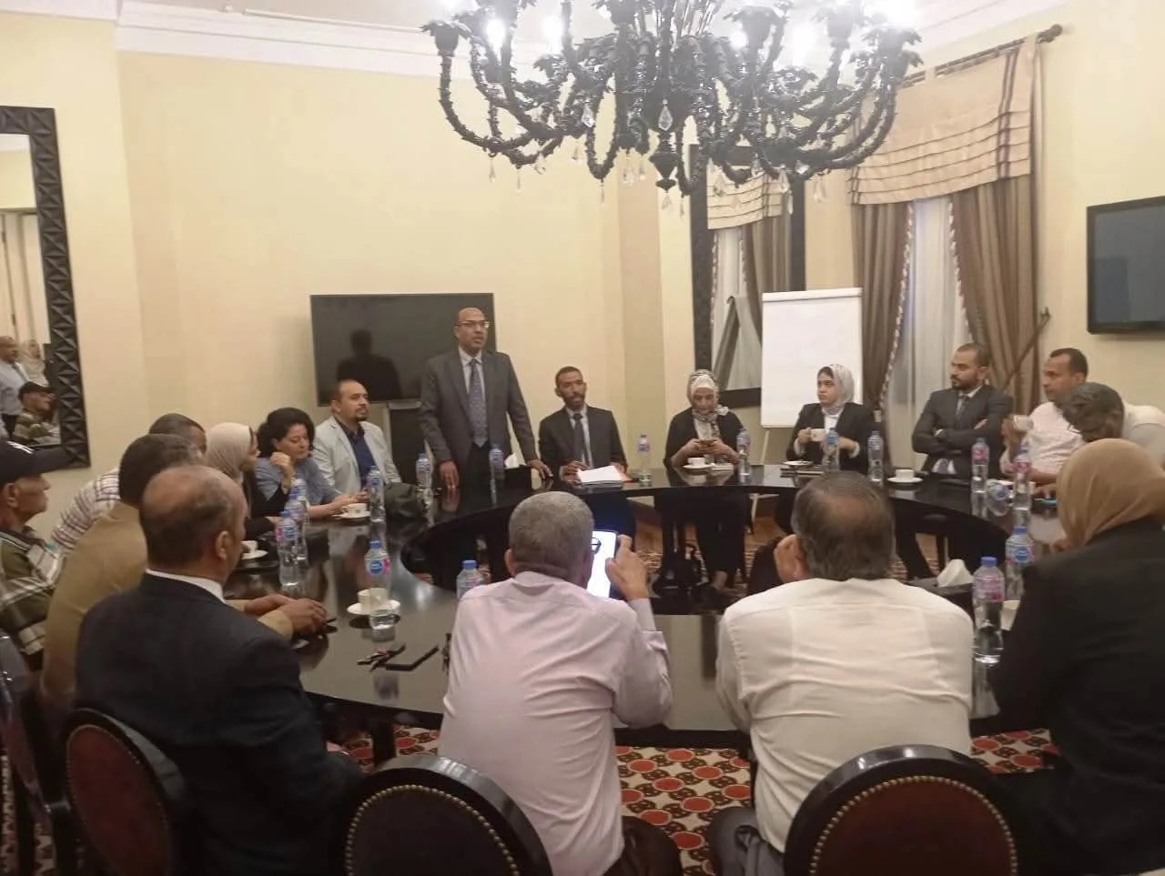 ورشة عمل للتعريف بقانون العمل الجديد للموظفين في المنشآت المتنوعة ورشة عمل للتعريف بقانون العمل الجديد للموظفين في المنشآت المتنوعة