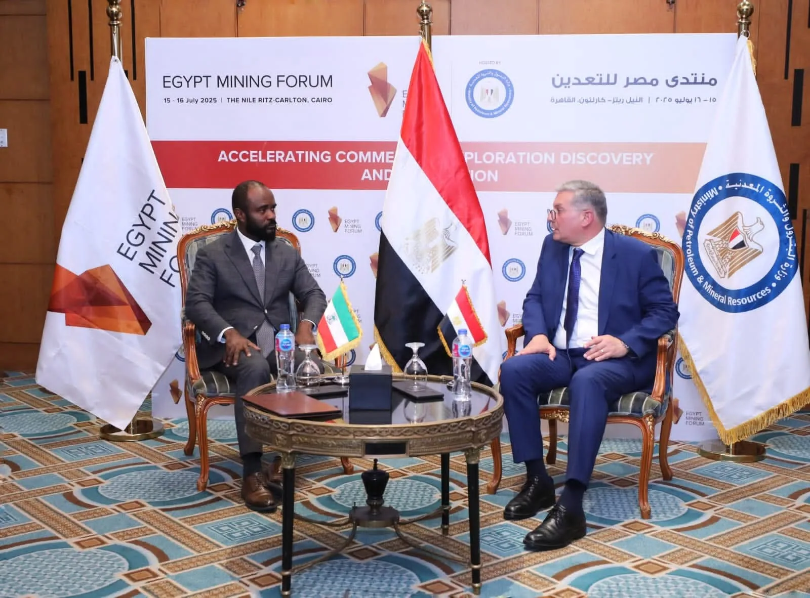 وزير البترول يجتمع مع نظيره في دولة غينيا الاستوائية لبحث التعاون في مجال المناجم والهيدروكربونات وزير البترول يجتمع مع نظيره في دولة غينيا الاستوائية لبحث التعاون في مجال المناجم والهيدروكربونات