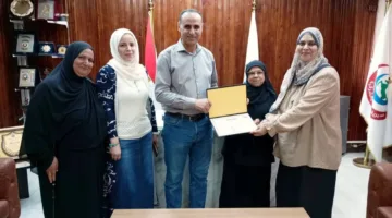 وكيل وزارة الصحة بالشرقية يكرم السيدة وفاء جودة بمناسبه تقاعدها