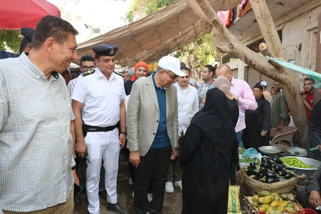 محافظ المنيا يستمع لاحتياجات المواطنين ويطلب اتخاذ إجراءات سريعة لدعم الحالات الإنسانية محافظ المنيا يستمع لاحتياجات المواطنين ويطلب اتخاذ إجراءات سريعة لدعم الحالات الإنسانية