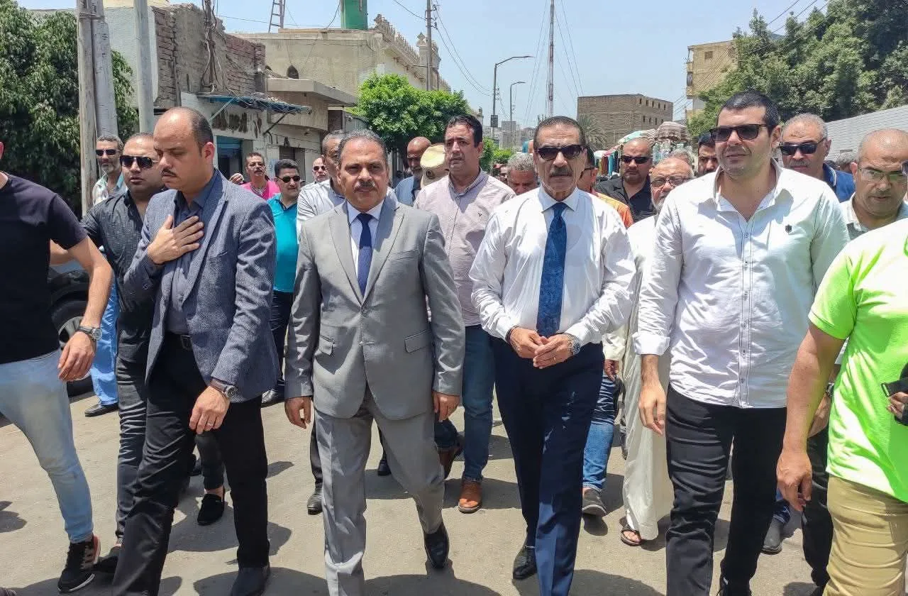 محافظ الشرقية يشارك في صلاة الجنازة ويعزي أسرة النائب مجدي عاشور في فقدان شقيقته محافظ الشرقية يشارك في صلاة الجنازة ويعزي أسرة النائب مجدي عاشور في فقدان شقيقته