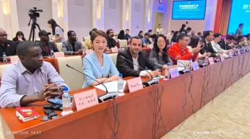 عامر يقدم المبادرة الوطنية للمشروعات البيئية الذكية في مؤتمر التحول نحو الاقتصاد الأخضر بالصين