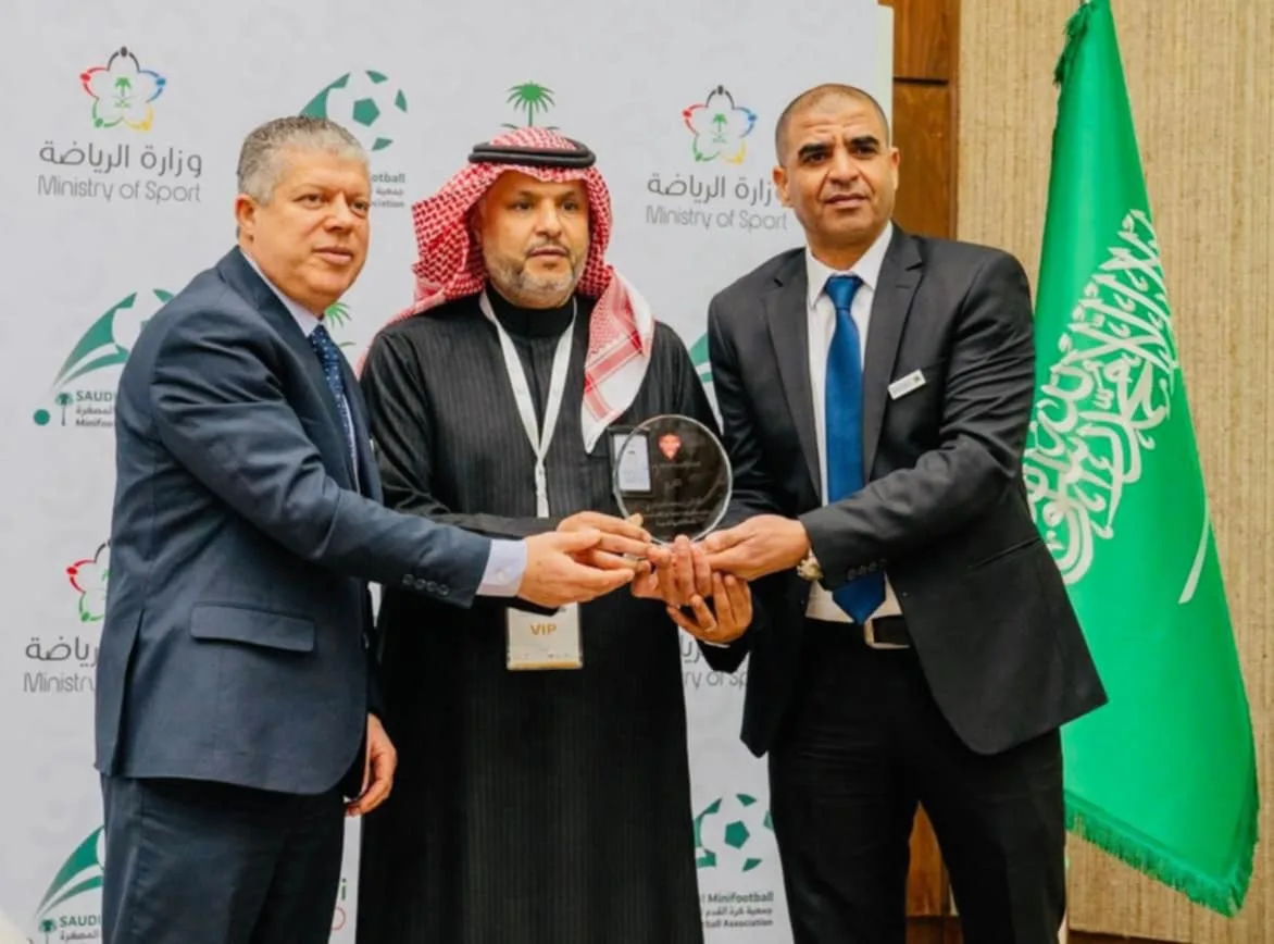 الدوسري يبارك بن الحاج على تولي رئاسة الجامعة التونسية لكرة القدم المصغرة ويؤكد دعمه الكامل لتطوير اللعبة. الدوسري يبارك بن الحاج على تولي رئاسة الجامعة التونسية لكرة القدم المصغرة ويؤكد دعمه الكامل لتطوير اللعبة.