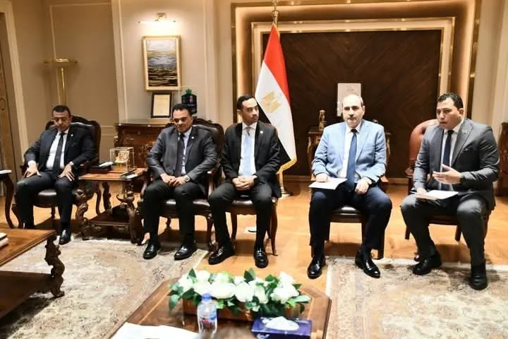 وزير الرياضة يجتمع بعدد من المستثمرين المصريين لمناقشة تأسيس شراكة وطنية