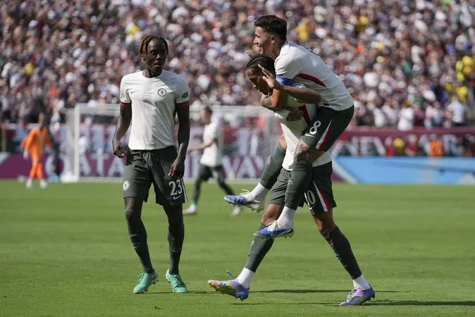 بيدرو: أعتذر لفلومينينسي، لكنني لاعب محترف بيدرو: أعتذر لفلومينينسي، لكنني لاعب محترف