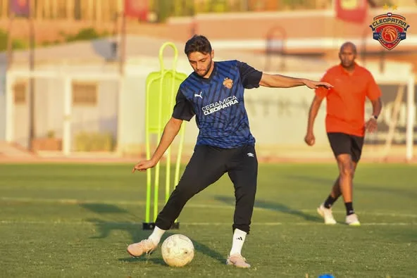 نيدفيد: اخترت سيراميكا كليوباترا لأسباب متعددة.. وآمل في الوصول إلى البطولات الأفريقية نيدفيد: اخترت سيراميكا كليوباترا لأسباب متعددة.. وآمل في الوصول إلى البطولات الأفريقية