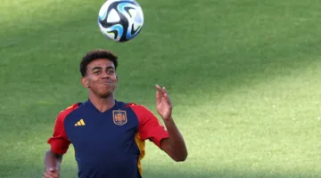 ما هو طموح لامين يامال مع برشلونة ومنتخب إسبانيا؟