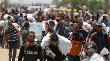 12 شهيدًا نتيجة قصف الاحتلال لمناطق انتظار المساعدات شمال وجنوب قطاع غزة