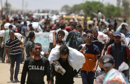 12 شهيدًا نتيجة قصف الاحتلال لمناطق انتظار المساعدات شمال وجنوب قطاع غزة