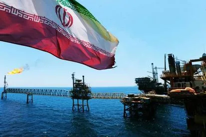 الولايات المتحدة تفرض أقوى عقوبات على عائدات النفط الإيراني منذ 2018