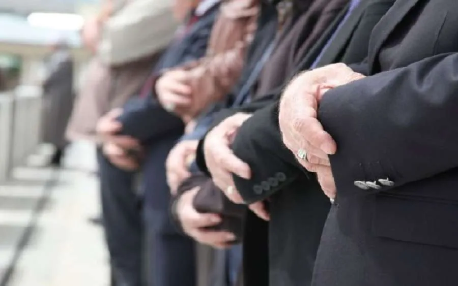 ماذا ينبغي على المأموم فعله إذا نسي الإمام الركوع؟ ماذا ينبغي على المأموم فعله إذا نسي الإمام الركوع؟