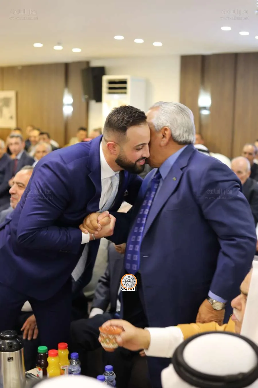 في اجتماع كبير برئاسة دولة عبد الرؤوف الروابدة.. عشيرة الجهالين وآل عوّاد يتبادلون العلاقات الأسرية (صور) في اجتماع كبير برئاسة دولة عبد الرؤوف الروابدة.. عشيرة الجهالين وآل عوّاد يتبادلون العلاقات الأسرية (صور)